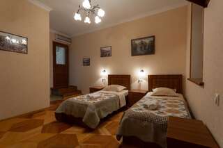 Отель Heyvany Тбилиси Двухместный номер с 2 отдельными кроватями и дополнительной кроватью-3